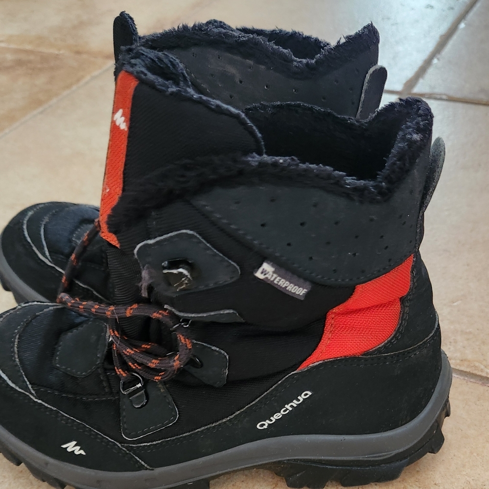 Kids snow Boots size us 4 Quecha